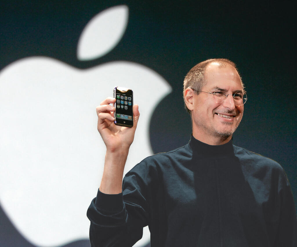 אף אחד באפל לא העריך נכון את עוצמת ההצלחה. סטיב ג'ובס משיק את האייפון | צילום: אי-פי, Paul Sakuma