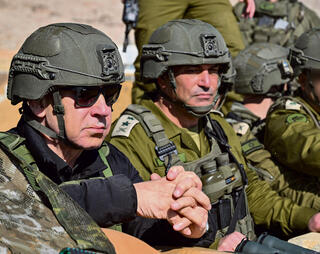 נתניהו וזמיר. ראש הממשלה חותר להפרדת זירות | צילום: קובי גדעון, לעמ