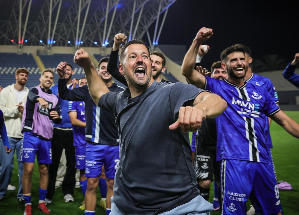 נשאר. פרץ (צילום: עוז מועלם ) הפועל פ"ת עומר פרץ הפועל ת"א