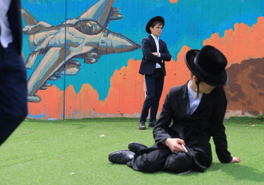 צילום: ירון ברנר הפגנת חרדים בלשכת הגיוס תה"ש במהלך יום גיוס של תומכי לחימה במסלולים חרדיים