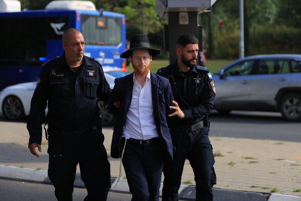 צילום: ירון ברנר הפגנת חרדים בלשכת הגיוס תה"ש במהלך יום גיוס של תומכי לחימה במסלולים חרדיים