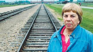 על מסילת המוות בבירקנאו ב-2006