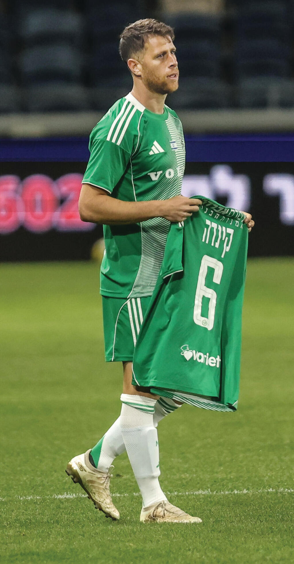 מלמד במחווה לקינדה