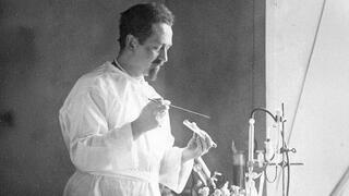 היה מהמובילים בעולם בחקר טיפוס הבהרות. לודוויק פלק היה מהמובילים בעולם בחקר טיפוס הבהרות. לודוויק פלק