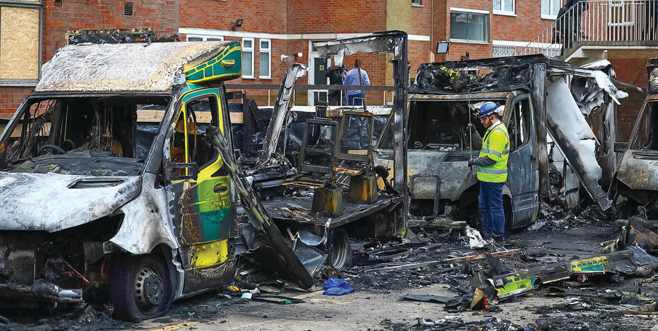 לונדון, מרץ 2026 אירוע הצתת מטרות יהודיות בשכונה גולדרס גרין | צילום: אי.אף.פי, nicolls Henry לונדון, מרץ 2026 אירוע הצתת מטרות יהודיות בשכונה גולדרס גרין | צילום: אי.אף.פי, nicolls Henry