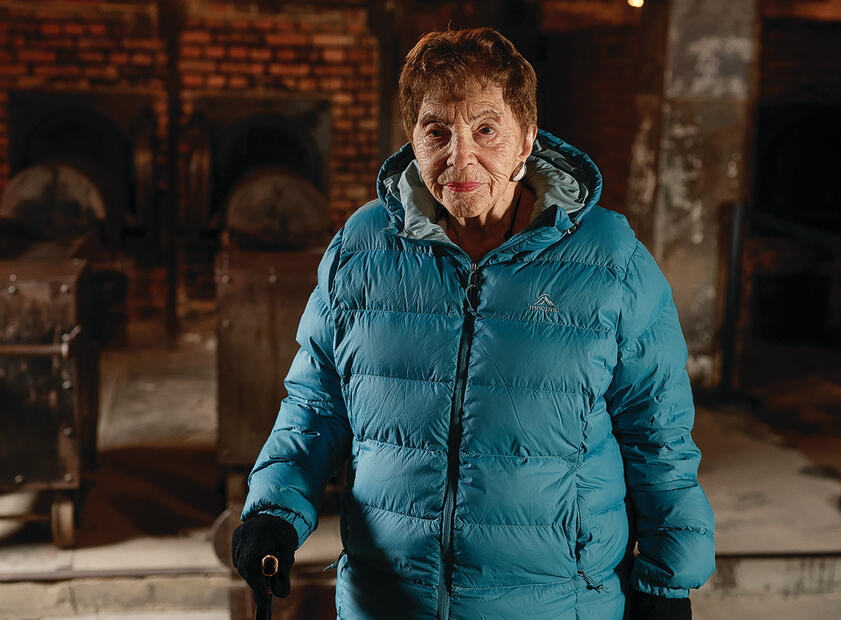 דורית כרמלי ליד הקרמטוריום באושוויץ, אתמול