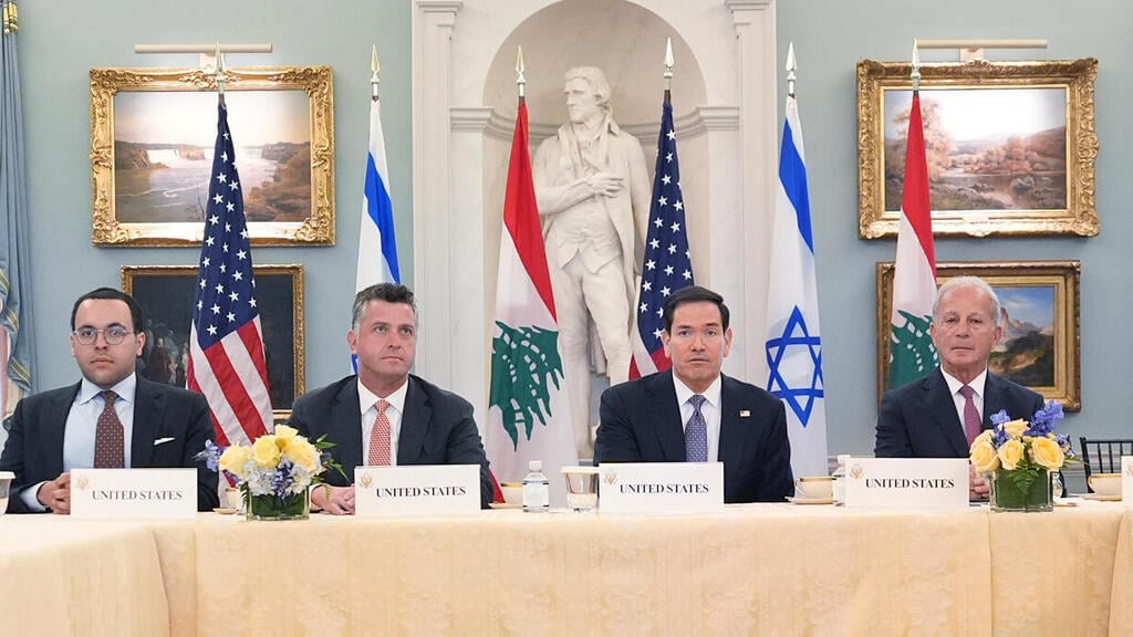 Negotiations between the Lebanese and Israeli ambassadors to the United States (Photo: AP Photo/Jacquelyn Martin) פגישת המשא ומתן בין שגרירת לבנון לשגריר ישראל בארה"ב