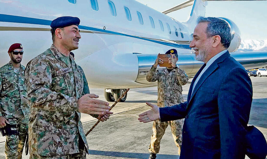 הרמטכ"ל הפקיסטני ושר החוץ האיראני בטהרן