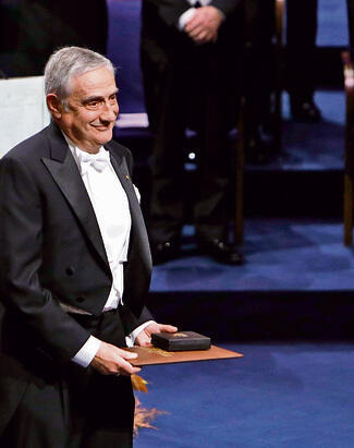 פרופ' מוקיר בטקס קבלת פרס נובל | צילום: Patrik ײsterberg