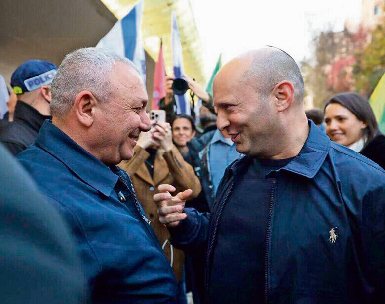 בנט ואיזנקוט. מחול חיזור מעט אלים | צילום: שחר יורמן