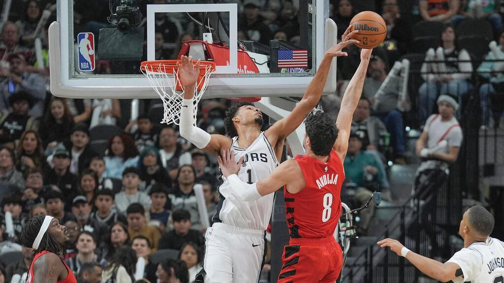 דני אבדיה מול ויקטור וומבניאמה (צילום: USA TODAY Sports via Reuters / Daniel Dunn) דני אבדיה מול ויקטור וומבניאמה