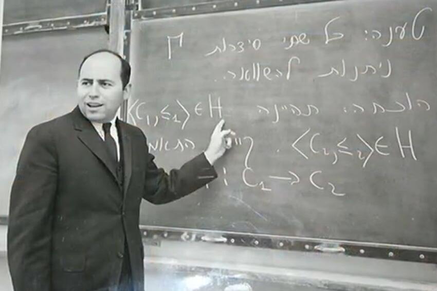 מורה בחסד עליון. רבין בהרצאה באוניברסיטה העברית, ככל הנראה בשנות ה-60