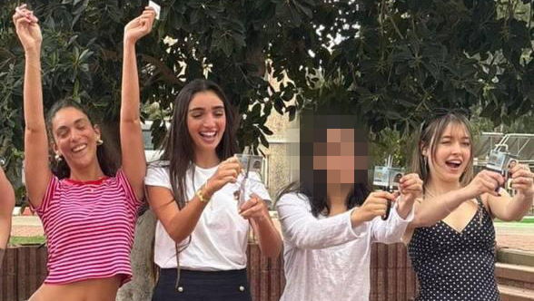 החיילות שנשפטו על לבוש לא הולם (צילום: על פי סעיף 27 א' חוק זכויות יוצרים) חיילות נשפטו על לבוש לא הולם