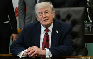 טראמפ לאחר חתימת צו נשיאותי לקידום מחקר בפסיכדליים, הבית הלבן, 18 באפריל 2026