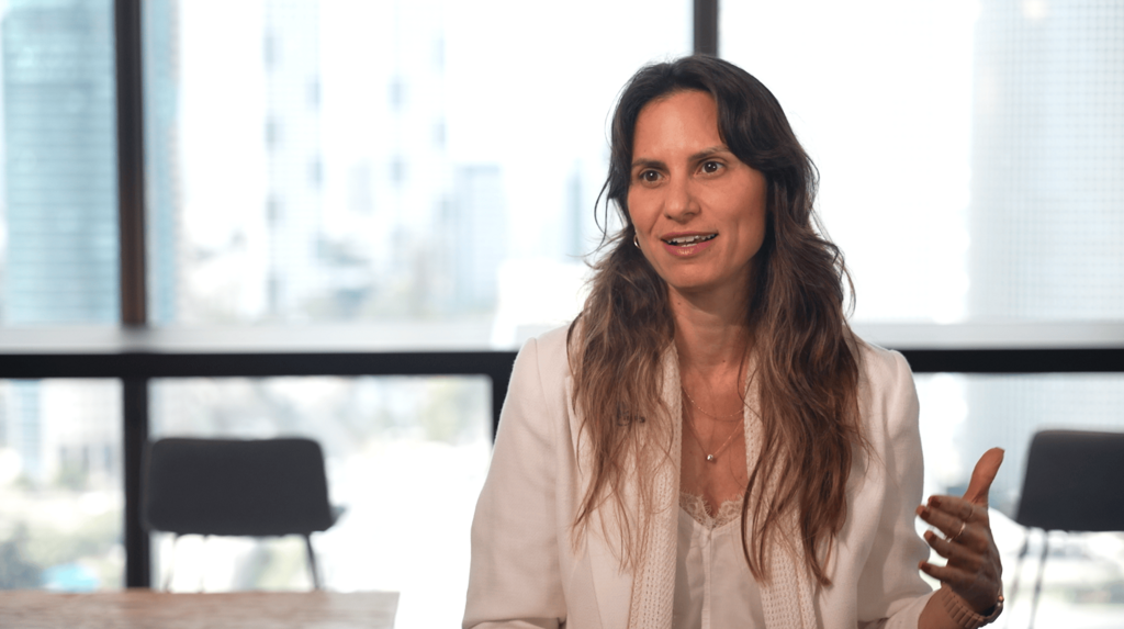 "הרבה מאוד חלקים בשרשרת שבורים ואנחנו צריכים לחבר אותם", רינת זילברשטיין (מתוך הכתבה) רינת זילברשטיין כתבת בגרות הייטק עמותת שוות