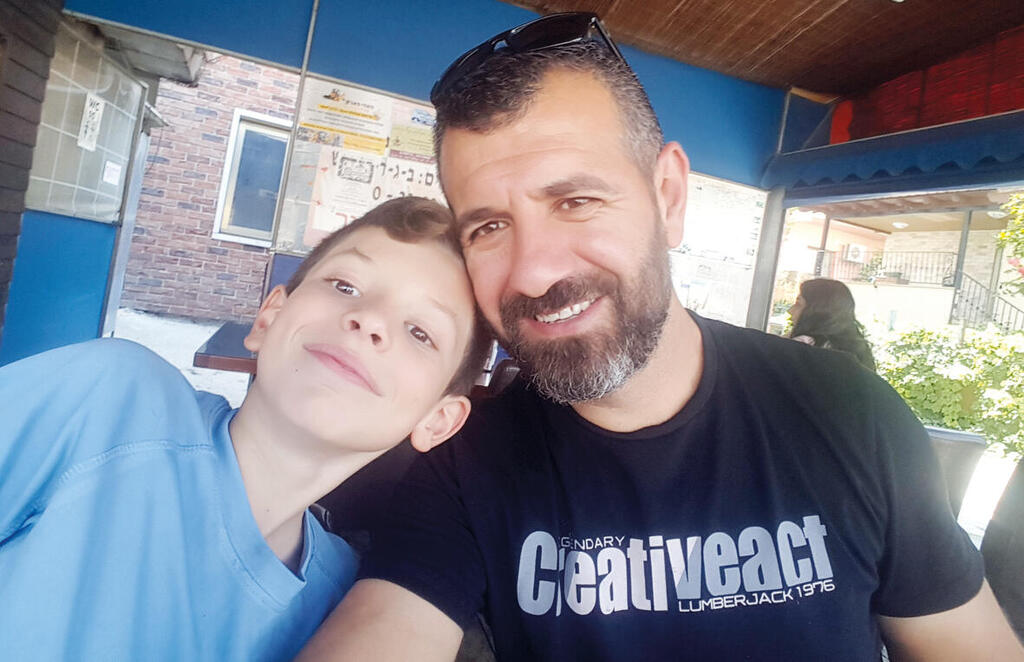 מחמוד עם בנו אחמד ב“סמבוסק הארז” בחורפיש