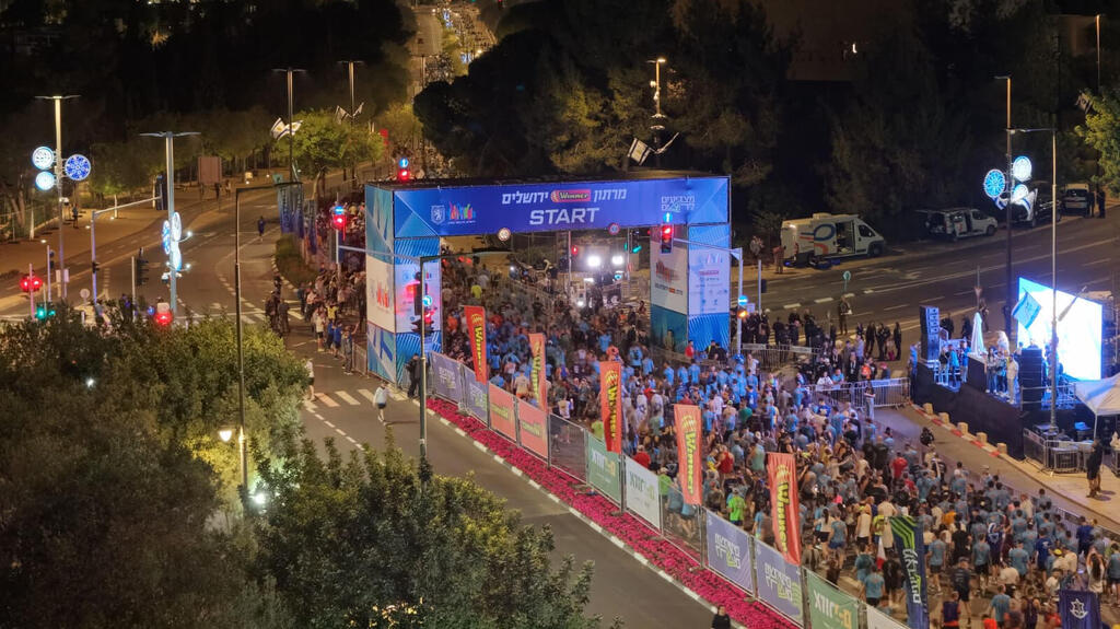 מבט מלמעלה אל קו הזינוק: מרתון Winner ירושלים (קרדיט: Sportphotography) מבט מלמעלה אל קו הזינוק: מרתון Winner ירושלים