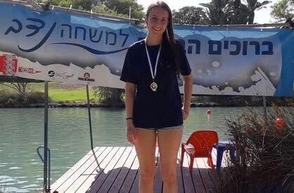 הייתה שחיינית מקצוענית, אבל החלום שלה עבר שינוי כשהתקבלה לקורס טיס. עדן ז"ל (צילום פרטי) סרן עדן נימרי ז"ל