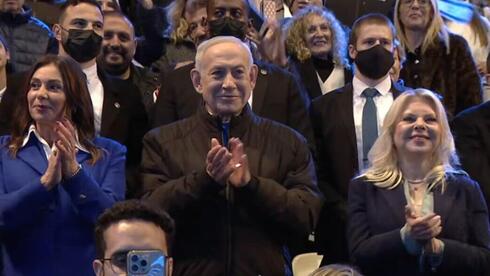 Нетаниягу надел бронежилет под куртку на зажжении факелов