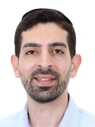 יונתן אזר