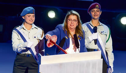 אורה חתן. "אני לעד שתולה בשתולה"