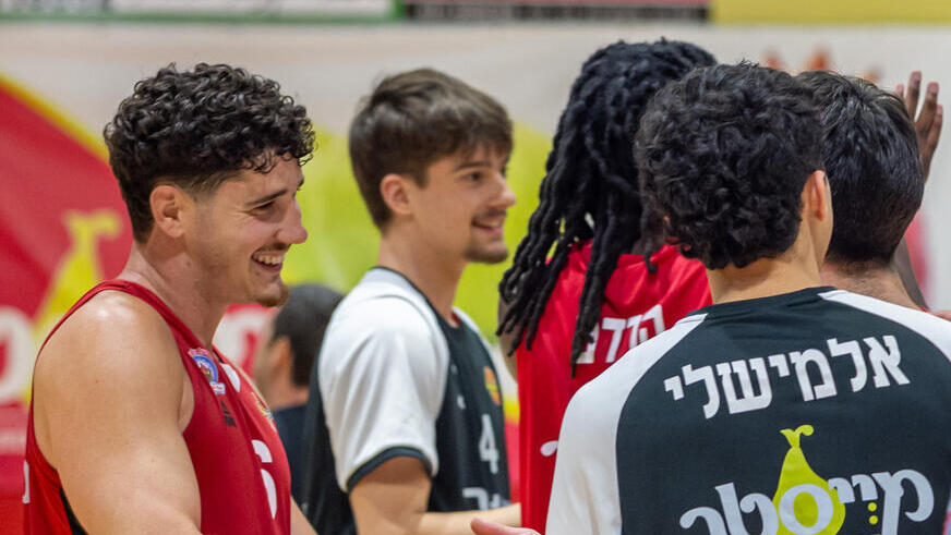 חיוך של סל ניצחון. עמיר (צילום: יעל אוראל קמחי, הפועל גליל עליון) הפועל גליל עליון הפועל ת"א