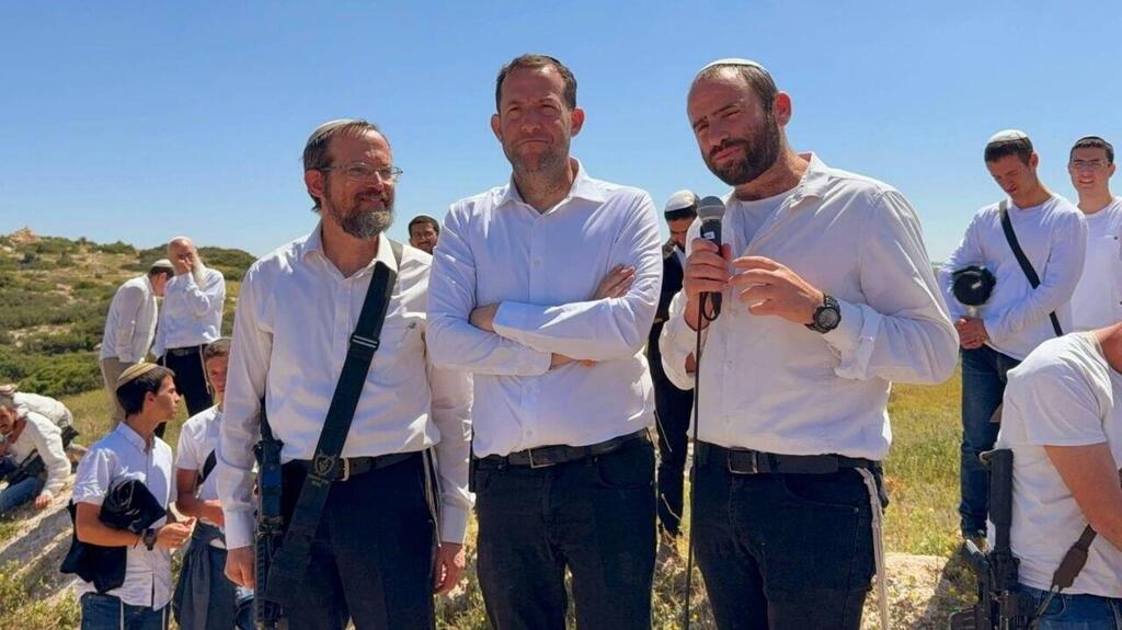 רבני מוסדות "בני דוד" עם ראש מועצת שומרון יוסי דגן (במרכז), בסיור בגנים (צילום: מועצת שומרון) סיור בשטח היישוב גנים