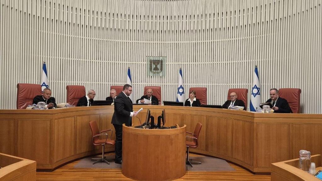 Supreme Court has not yet issued a ruling because the government said it was advancing a law for a special commission of inquiry (Photo: Alexander Kolomoisky) בג"ץ