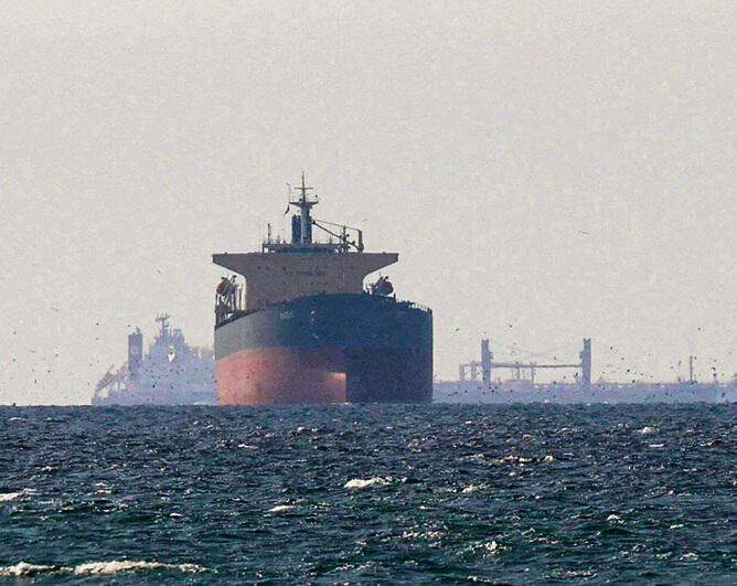 סגירתם המתמשכת תגרום למשבר כלכלי עולמי? מצרי הורמוז | צילום: Stringer/רויטרס