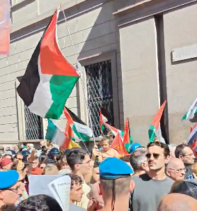 Palestinian flags flown at Liberation Day commemorations in Milan, Italy (Photo: from social media) דגלי פלסטין במצעד במילאנו
