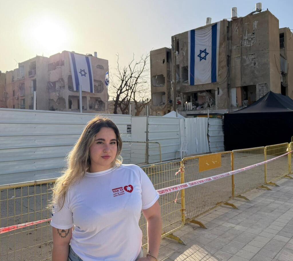 דניאלה בזירת הנפילה בערד. "העזרה שהענקתי לאחרים, עזרה לי להתמודד עם הכאב שאני חווה מאז המוות של נועה"