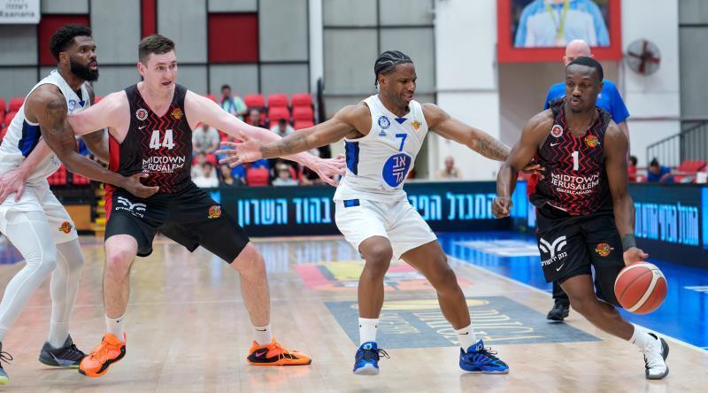 ג'ארד הארפר בפעולה (רועי כפיר) ג'ארד הארפר בפעולה