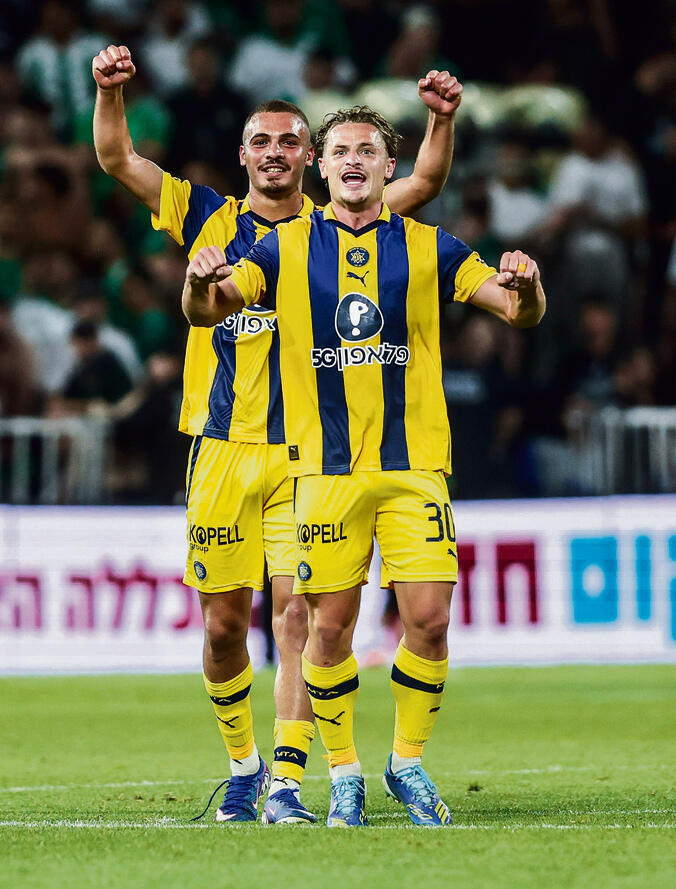 מכבי ת"א חוזרת למרוץ