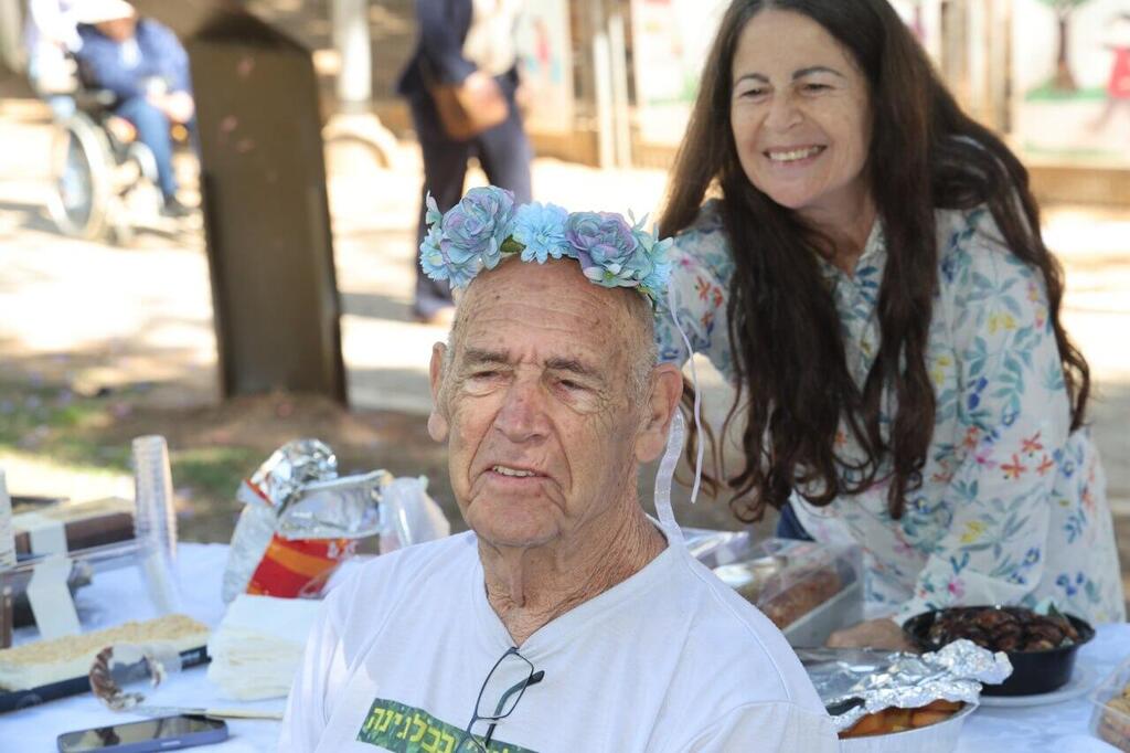 ענר אטר בחגיגות יום הולדתו ב"בא-לגן". "נפלתי לבור הבדידות" (צילום: יריב כץ) ענר אטר בחגיגות יום הולדתו ב"בא-לגן". "נפלתי לבור הבדידות"
