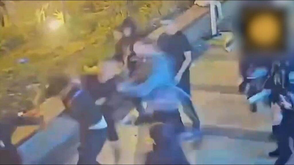 תיעוד מהרצח בפיצרייה בפ״ת (צילום: לפי27א' מתוך חוק זכויות יוצרים ) תיעוד מהרצח של ימנו זלקה בפיצרייה בפ״ת