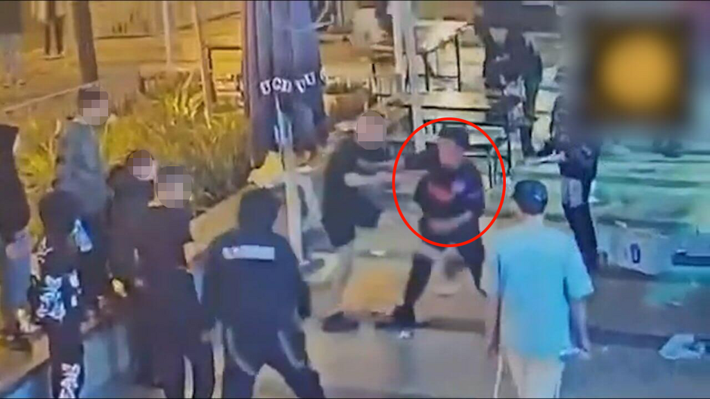 תיעוד מהרצח של ימנו זלקה בפיצרייה בפ״ת (צילום: לפי27א' מתוך חוק זכויות יוצרים ) תיעוד מהרצח של ימנו זלקה בפיצרייה בפ״ת