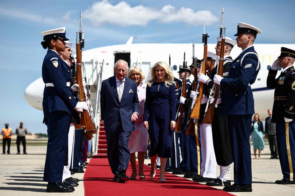 צילום: Henry NICHOLLS / POOL / AFP המלך צ'רלס נוחת בוושינגטון, ארצות הברית