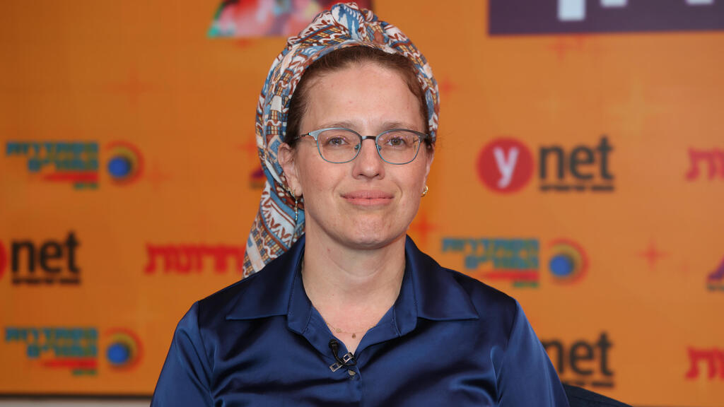 עו"ס צביה נבנצאל, מומחית לטראומה ומנהלת מרכז נעמת לאישה ולמשפחה (צילום: יריב כץ) ועידת "הנשים של המדינה"
