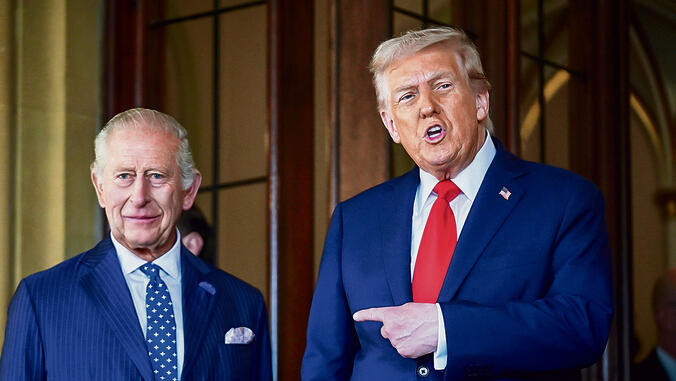 הנשיא טראמפ והמלך צ’רלס בפגישתם הקודמת | צילום: אי-פי, Evan Vucci