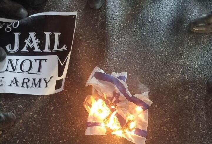 צילום: קובי ישראל הפגנת חרדים בכביש 4