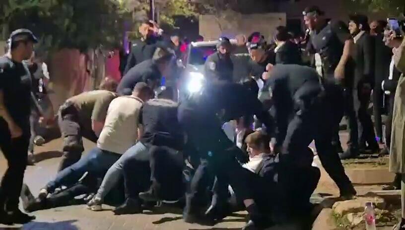 המהומות באשקלון, אתמול (צילום: מורדי מורדי) הפריצה לבית של תא"ל יובל יאמין