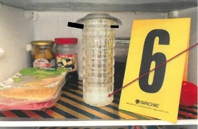 בין גבינה צהובה לצנצנות: חומר הנפץ דמוי החלב במקרר המשפחתי, בתמונה שהודלפה מהתביעה אוסטריה חומר נפץ שהיה אמור לשמש את בראן א' ל פיגוע בהופעה של טיילור סוויפט