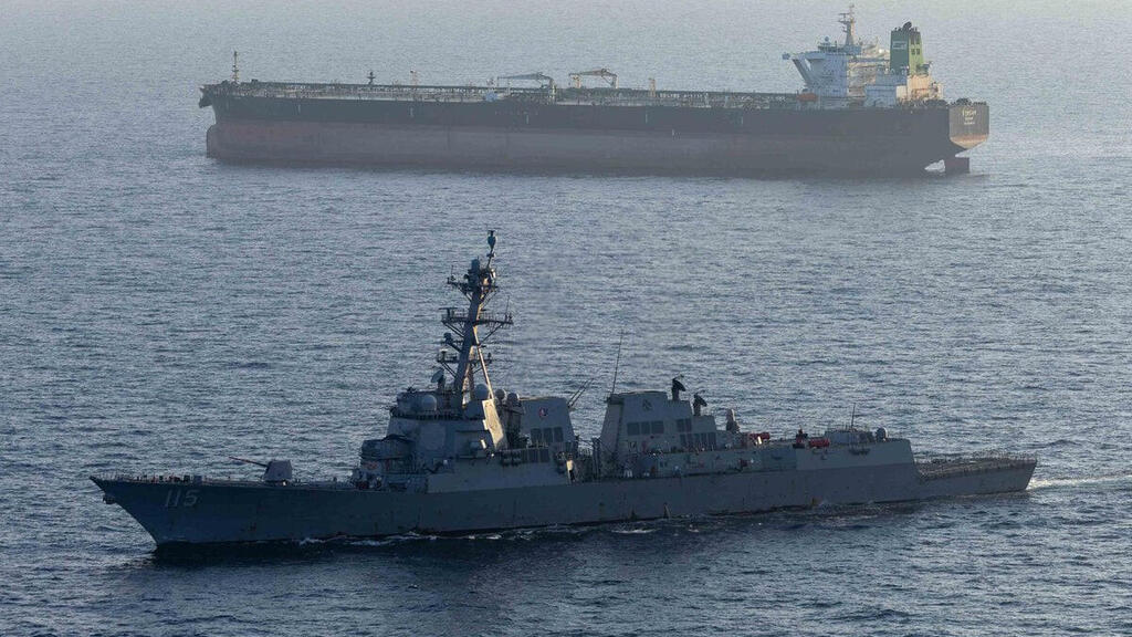USS Rafael Peralta מפטרלת כחלק מהמצור הימי של ארה"ב על איראן (צילום: CENTCOM) USS Rafael Peralta מצור ימי של צבא ארה"ב על איראן ב ים מכלית נפט איראנית Stream