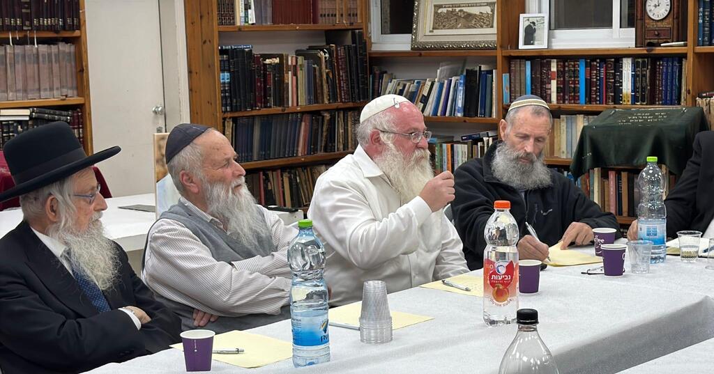 רבנים בכינוס מפגש הרבנים