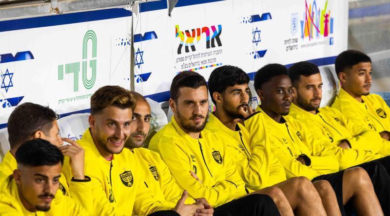שחקני הספסל של בית"ר ירושלים (אורן בן חקון) שחקני הספסל של בית"ר ירושלים