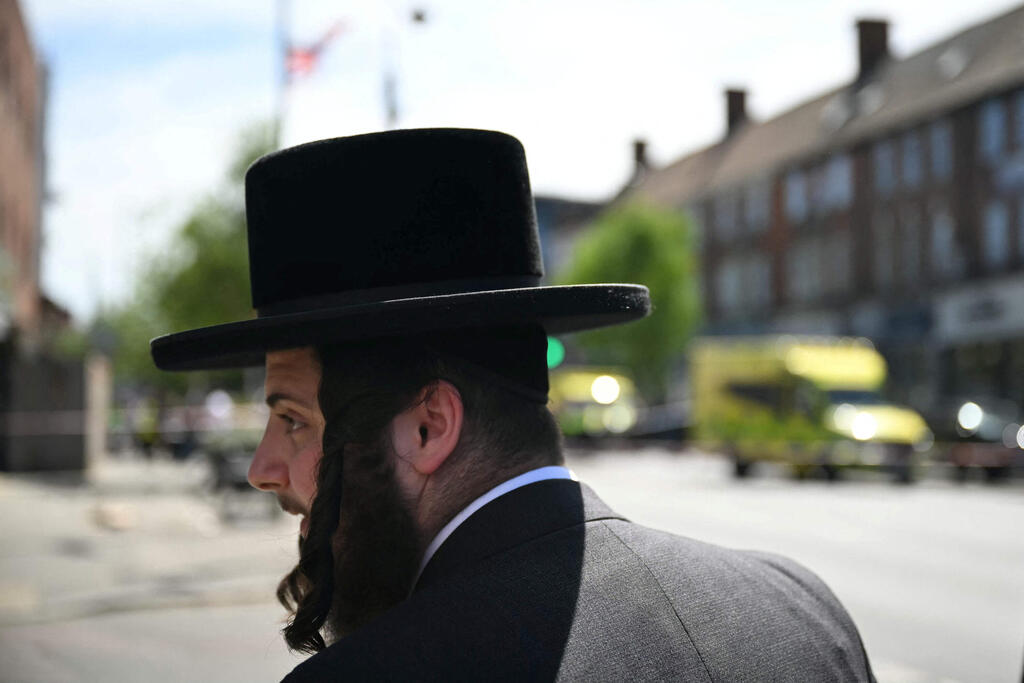 צילום: JUSTIN TALLIS / AFP זירת דקירה פיגוע לונדון בריטניה נגד הקהילה היהודית יהודים בשכונת גולדרס גרין