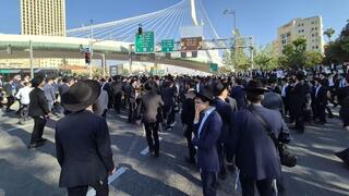 חרדים במחאה בכניסה לירושלים על מעצר עריקים מצה"ל