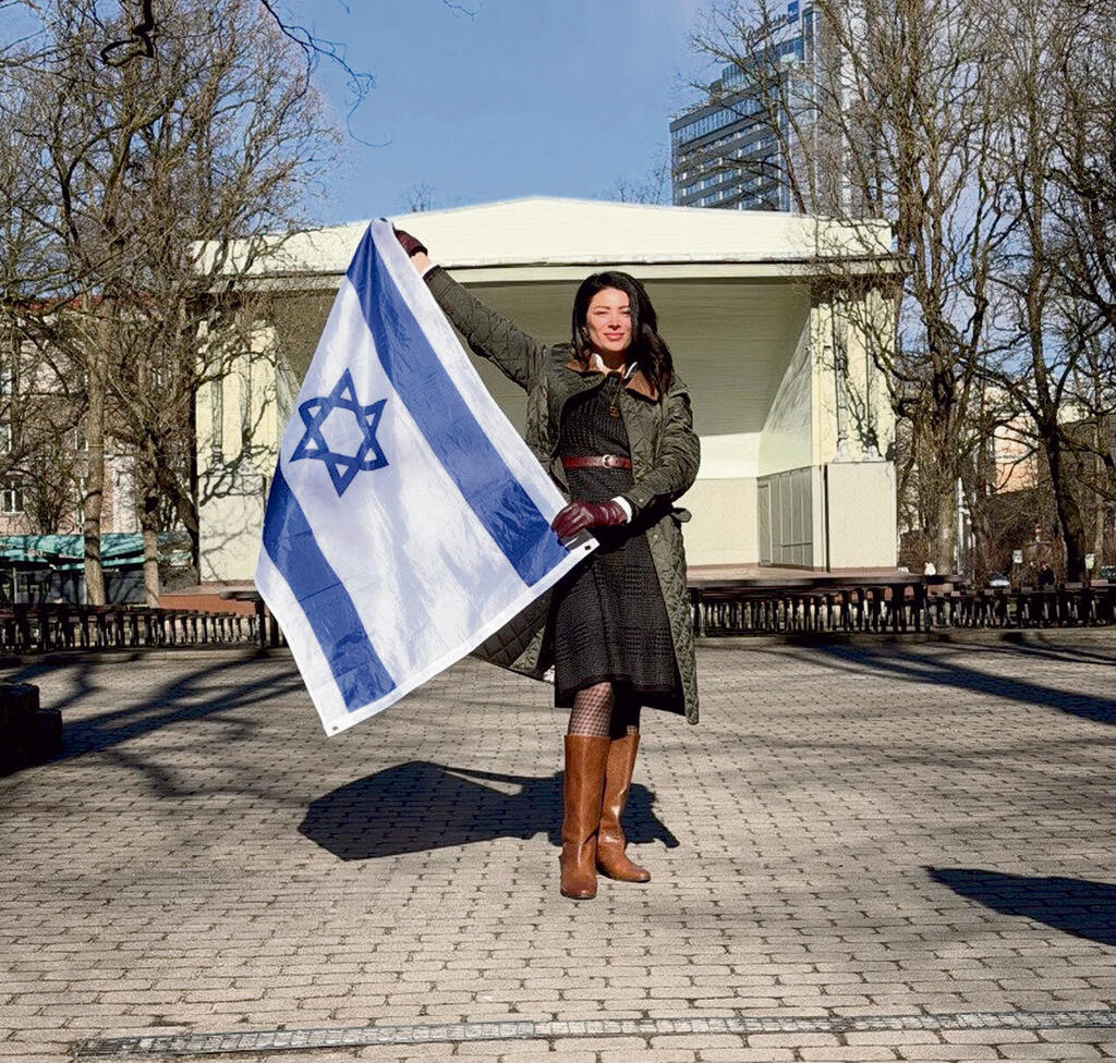 אבא סוני מסוריה ואמא שיעית מלבנון. רוואן עות’מאן