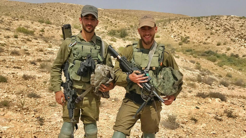 מימין: אליה נעים ואופק טרגש (צילום: goom) מימין: אליה נעים ואופק טרגש