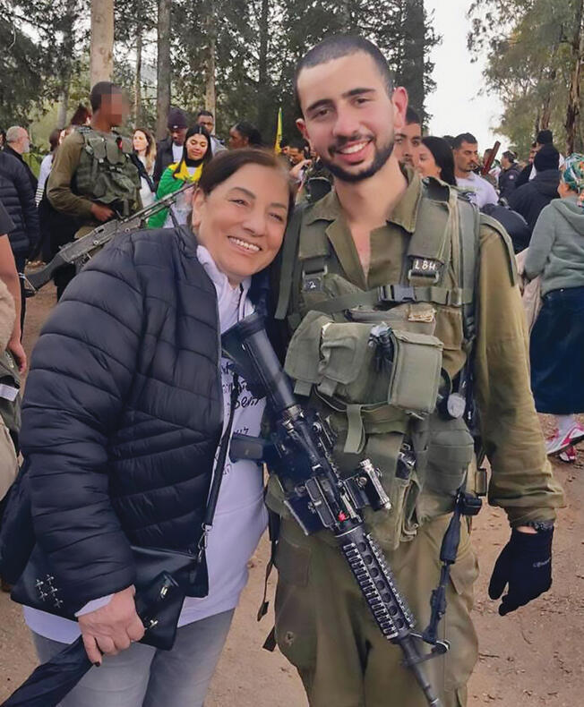 סמל ליאם בן חמו ז"ל ואמו
